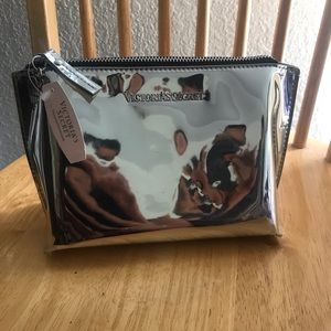 Victoria’s Secret Metallic Silver Makeup 💄.